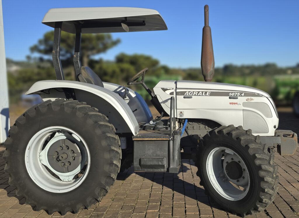 Trator Agrale - AG 5075/4 - Ano 2011